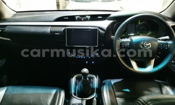 Nunua Ilio tumika Toyota Hilux Beige Gari ndani ya Beitbridge nchini Matabeleland Kusini Nunua Ilio tumika Toyota Hilux Beige Gari ndani ya Beitbridge nchini Matabeleland Kusini