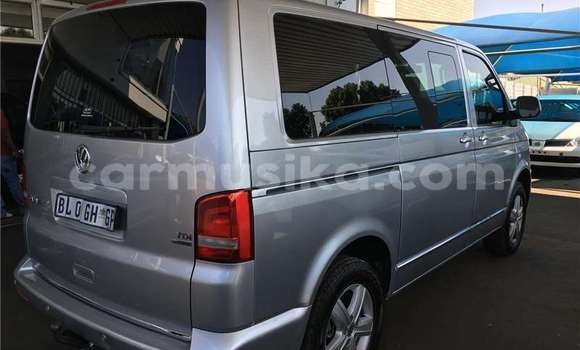 Acheter Occasion Voiture Volkswagen Caravelle Gris à Beitbridge, Matabeleland South Acheter Occasion Voiture Volkswagen Caravelle Gris à Beitbridge, Matabeleland South