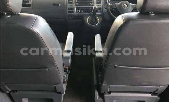 Acheter Occasion Voiture Volkswagen Caravelle Gris à Beitbridge, Matabeleland South Acheter Occasion Voiture Volkswagen Caravelle Gris à Beitbridge, Matabeleland South