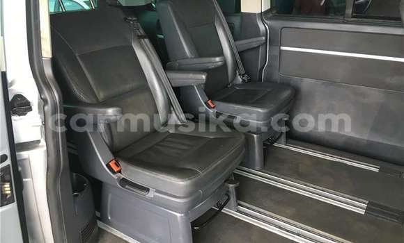 Acheter Occasion Voiture Volkswagen Caravelle Gris à Beitbridge, Matabeleland South Acheter Occasion Voiture Volkswagen Caravelle Gris à Beitbridge, Matabeleland South