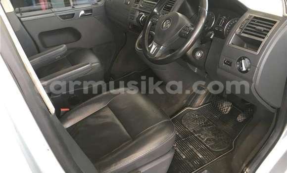 Acheter Occasion Voiture Volkswagen Caravelle Gris à Beitbridge, Matabeleland South Acheter Occasion Voiture Volkswagen Caravelle Gris à Beitbridge, Matabeleland South