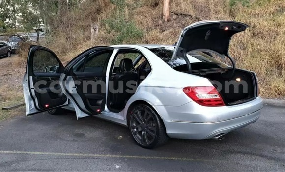 Tenga Tsaru Mercedes‒Benz C–Class Chena Mota in Beitbridge in Matabeleland South Tenga Tsaru Mercedes‒Benz C–Class Chena Mota in Beitbridge in Matabeleland South
