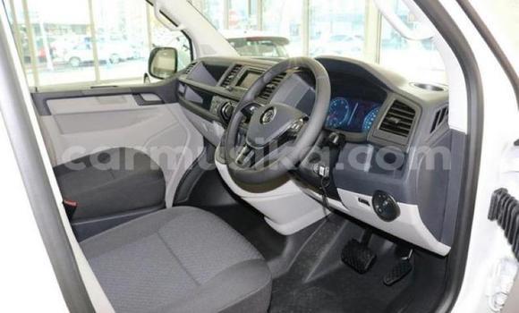 Acheter Occasion Voiture Volkswagen Caravelle Blanc à Bulawayo, Bulawayo Acheter Occasion Voiture Volkswagen Caravelle Blanc à Bulawayo, Bulawayo