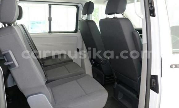 Acheter Occasion Voiture Volkswagen Caravelle Blanc à Bulawayo, Bulawayo Acheter Occasion Voiture Volkswagen Caravelle Blanc à Bulawayo, Bulawayo