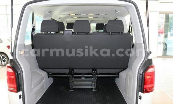 Acheter Occasion Voiture Volkswagen Caravelle Blanc à Bulawayo, Bulawayo Acheter Occasion Voiture Volkswagen Caravelle Blanc à Bulawayo, Bulawayo