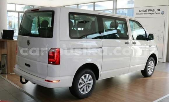 Acheter Occasion Voiture Volkswagen Caravelle Blanc à Bulawayo, Bulawayo Acheter Occasion Voiture Volkswagen Caravelle Blanc à Bulawayo, Bulawayo
