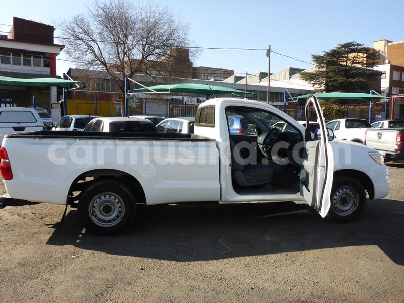 Big with watermark toyota hilux matabeleland south beitbridge 9331