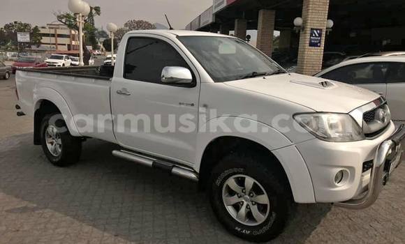Nunua Ilio tumika Toyota Hilux Nyeupe Gari ndani ya Beitbridge nchini Matabeleland Kusini Nunua Ilio tumika Toyota Hilux Nyeupe Gari ndani ya Beitbridge nchini Matabeleland Kusini