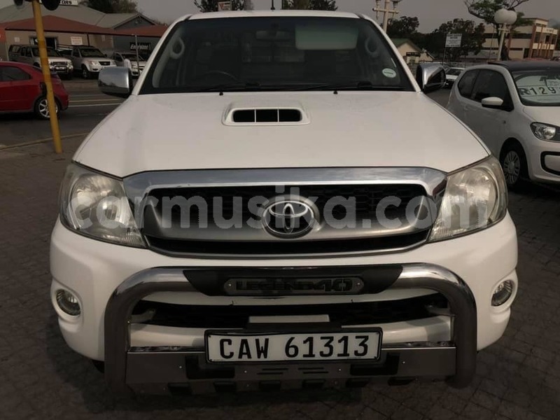 Big with watermark toyota hilux matabeleland south beitbridge 9338