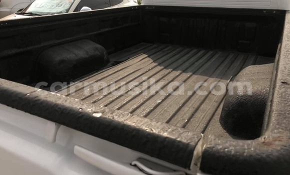 Nunua Ilio tumika Toyota Hilux Nyeupe Gari ndani ya Beitbridge nchini Matabeleland Kusini Nunua Ilio tumika Toyota Hilux Nyeupe Gari ndani ya Beitbridge nchini Matabeleland Kusini