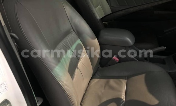 Nunua Ilio tumika Toyota Hilux Nyeupe Gari ndani ya Beitbridge nchini Matabeleland Kusini Nunua Ilio tumika Toyota Hilux Nyeupe Gari ndani ya Beitbridge nchini Matabeleland Kusini