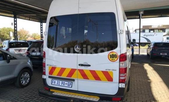 Tenga Tsaru Mercedes‒Benz KOMPRESSOR Chena Mota in Bulawayo in Bulawayo Tenga Tsaru Mercedes‒Benz KOMPRESSOR Chena Mota in Bulawayo in Bulawayo