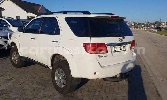 Acheter Occasion Voiture Toyota Hilux Blanc à Beitbridge, Matabeleland South Acheter Occasion Voiture Toyota Hilux Blanc à Beitbridge, Matabeleland South