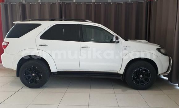Acheter Occasion Voiture Toyota Fortuner Blanc à Bulawayo, Bulawayo Acheter Occasion Voiture Toyota Fortuner Blanc à Bulawayo, Bulawayo