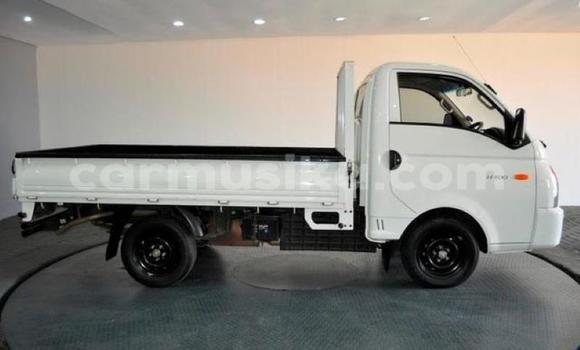 Acheter Occasion Voiture Hyundai H200 Blanc à Bulawayo, Bulawayo Acheter Occasion Voiture Hyundai H200 Blanc à Bulawayo, Bulawayo