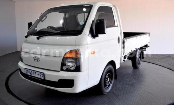 Acheter Occasion Voiture Hyundai H200 Blanc à Bulawayo, Bulawayo Acheter Occasion Voiture Hyundai H200 Blanc à Bulawayo, Bulawayo