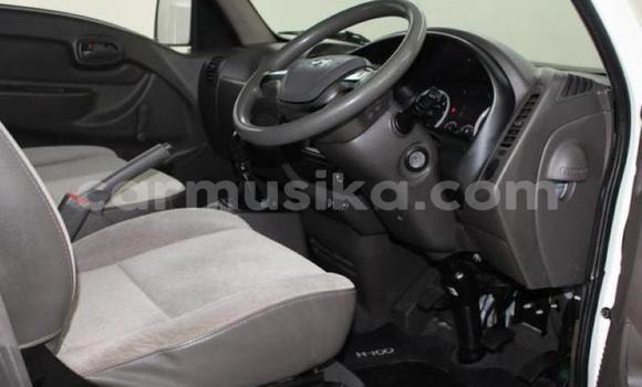 Acheter Occasion Voiture Hyundai H200 Blanc à Bulawayo, Bulawayo Acheter Occasion Voiture Hyundai H200 Blanc à Bulawayo, Bulawayo