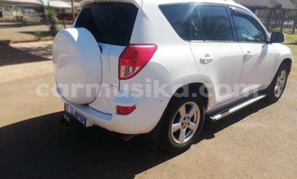 Acheter Occasion Voiture Toyota RAV4 Blanc à Bulawayo, Bulawayo Acheter Occasion Voiture Toyota RAV4 Blanc à Bulawayo, Bulawayo