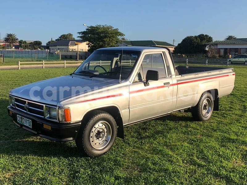 Big with watermark toyota hilux matabeleland south beitbridge 9348