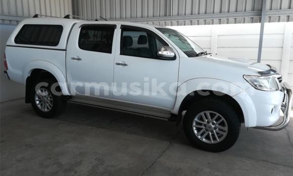 Buy Used Toyota Hilux White Car in Beitbridge in Matabeleland South Buy Used Toyota Hilux White Car in Beitbridge in Matabeleland South
