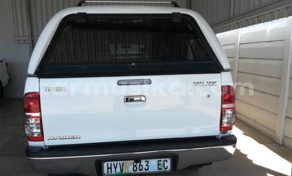Buy Used Toyota Hilux White Car in Beitbridge in Matabeleland South Buy Used Toyota Hilux White Car in Beitbridge in Matabeleland South