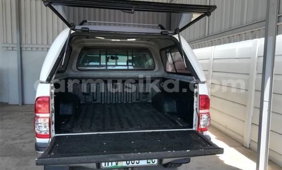 Buy Used Toyota Hilux White Car in Beitbridge in Matabeleland South Buy Used Toyota Hilux White Car in Beitbridge in Matabeleland South