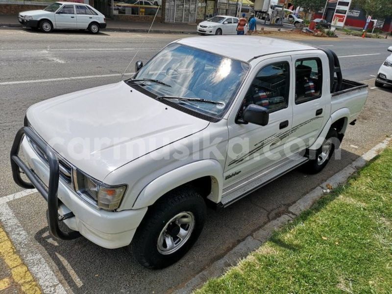 Big with watermark toyota hilux manicaland chimanimani 9351