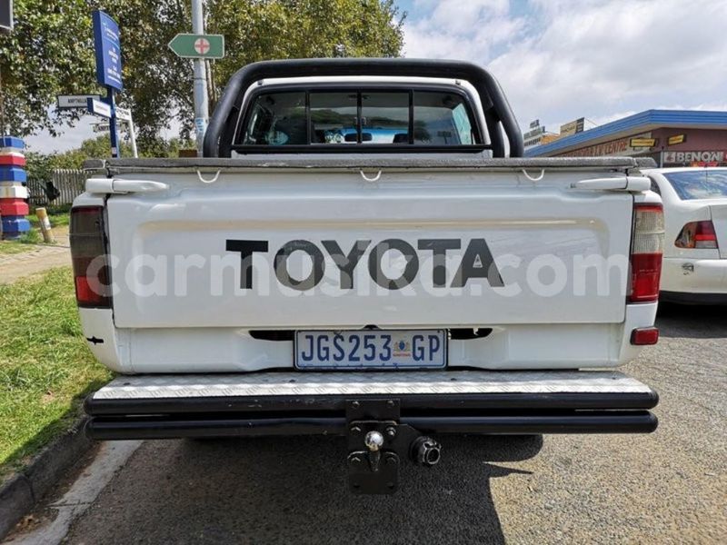 Big with watermark toyota hilux manicaland chimanimani 9351