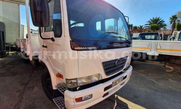 Acheter Occasion Utilitaire Nissan UD Blanc à Beitbridge, Matabeleland South Acheter Occasion Utilitaire Nissan UD Blanc à Beitbridge, Matabeleland South