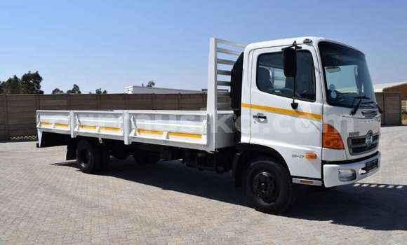 Acheter Occasion Utilitaire Hino 300 Series Blanc à Beitbridge, Matabeleland South Acheter Occasion Utilitaire Hino 300 Series Blanc à Beitbridge, Matabeleland South