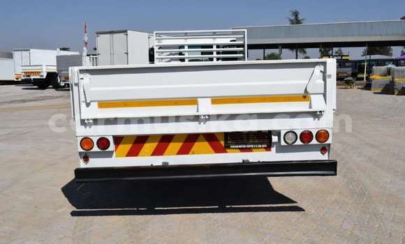 Acheter Occasion Utilitaire Hino 300 Series Blanc à Beitbridge, Matabeleland South Acheter Occasion Utilitaire Hino 300 Series Blanc à Beitbridge, Matabeleland South
