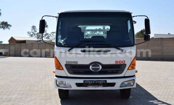 Acheter Occasion Utilitaire Hino 300 Series Blanc à Beitbridge, Matabeleland South Acheter Occasion Utilitaire Hino 300 Series Blanc à Beitbridge, Matabeleland South