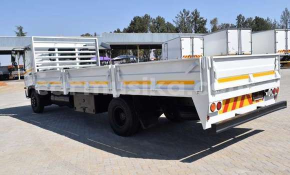 Acheter Occasion Utilitaire Hino 300 Series Blanc à Beitbridge, Matabeleland South Acheter Occasion Utilitaire Hino 300 Series Blanc à Beitbridge, Matabeleland South