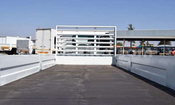 Acheter Occasion Utilitaire Hino 300 Series Blanc à Beitbridge, Matabeleland South Acheter Occasion Utilitaire Hino 300 Series Blanc à Beitbridge, Matabeleland South