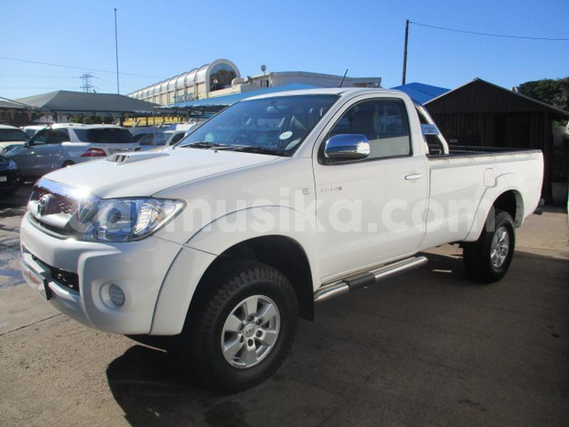 Big with watermark toyota hilux matabeleland south beitbridge 9367