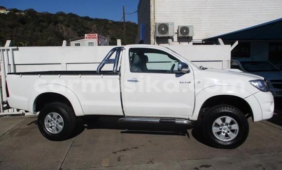 Tenga Tsaru Toyota Hilux Chena Mota in Beitbridge in Matabeleland South Tenga Tsaru Toyota Hilux Chena Mota in Beitbridge in Matabeleland South