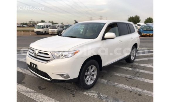 Tenga Imported Toyota Highlander Chena Mota in Import - Dubai in Harare Tenga Imported Toyota Highlander Chena Mota in Import - Dubai in Harare