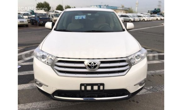 Tenga Imported Toyota Highlander Chena Mota in Import - Dubai in Harare Tenga Imported Toyota Highlander Chena Mota in Import - Dubai in Harare