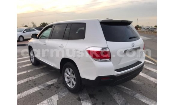 Tenga Imported Toyota Highlander Chena Mota in Import - Dubai in Harare Tenga Imported Toyota Highlander Chena Mota in Import - Dubai in Harare