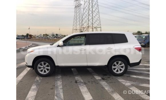 Tenga Imported Toyota Highlander Chena Mota in Import - Dubai in Harare Tenga Imported Toyota Highlander Chena Mota in Import - Dubai in Harare