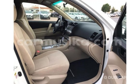 Tenga Imported Toyota Highlander Chena Mota in Import - Dubai in Harare Tenga Imported Toyota Highlander Chena Mota in Import - Dubai in Harare