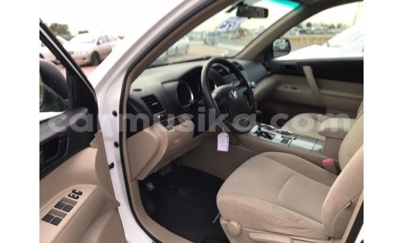 Tenga Imported Toyota Highlander Chena Mota in Import - Dubai in Harare Tenga Imported Toyota Highlander Chena Mota in Import - Dubai in Harare