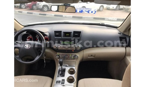 Tenga Imported Toyota Highlander Chena Mota in Import - Dubai in Harare Tenga Imported Toyota Highlander Chena Mota in Import - Dubai in Harare