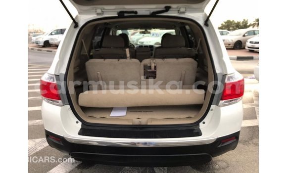Tenga Imported Toyota Highlander Chena Mota in Import - Dubai in Harare Tenga Imported Toyota Highlander Chena Mota in Import - Dubai in Harare