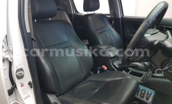 Acheter Occasion Voiture Toyota Hilux Blanc à Beitbridge, Matabeleland South Acheter Occasion Voiture Toyota Hilux Blanc à Beitbridge, Matabeleland South