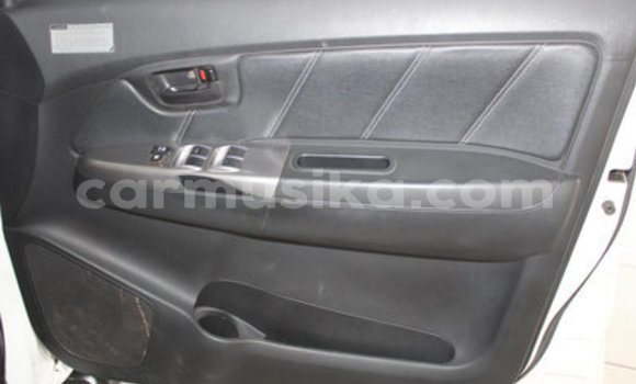 Acheter Occasion Voiture Toyota Hilux Blanc à Beitbridge, Matabeleland South Acheter Occasion Voiture Toyota Hilux Blanc à Beitbridge, Matabeleland South