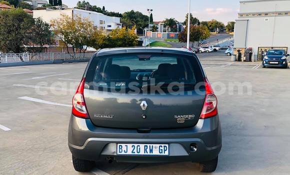 Tenga Tsaru Renault Sandero Sirivha Mota in Beitbridge in Matabeleland South Tenga Tsaru Renault Sandero Sirivha Mota in Beitbridge in Matabeleland South