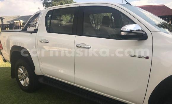 Acheter Occasion Voiture Toyota Hilux Blanc à Beitbridge, Matabeleland South Acheter Occasion Voiture Toyota Hilux Blanc à Beitbridge, Matabeleland South