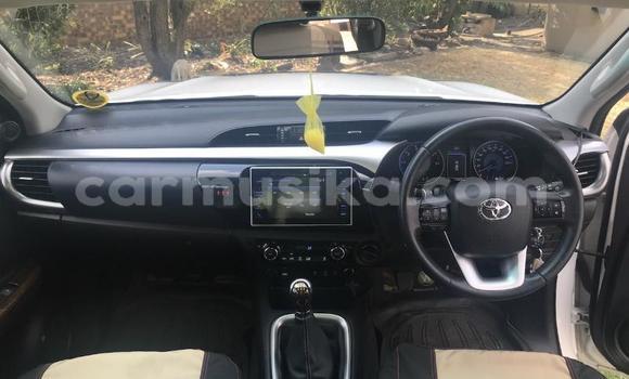 Acheter Occasion Voiture Toyota Hilux Blanc à Beitbridge, Matabeleland South Acheter Occasion Voiture Toyota Hilux Blanc à Beitbridge, Matabeleland South