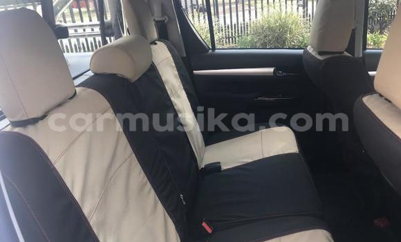 Acheter Occasion Voiture Toyota Hilux Blanc à Beitbridge, Matabeleland South Acheter Occasion Voiture Toyota Hilux Blanc à Beitbridge, Matabeleland South